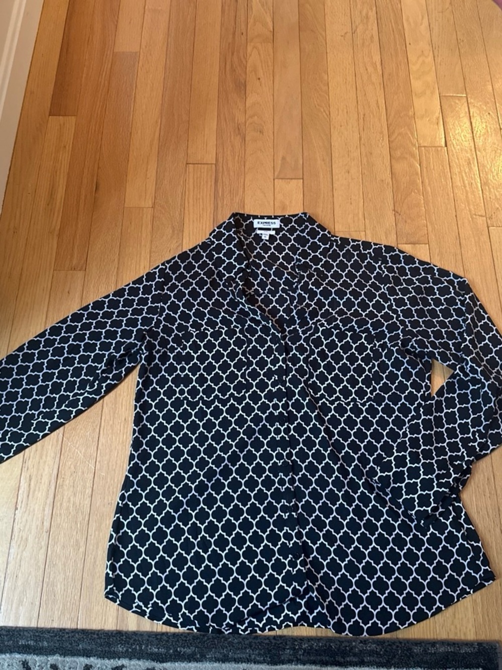 Express Black and White Geometric Button-Down Shirt